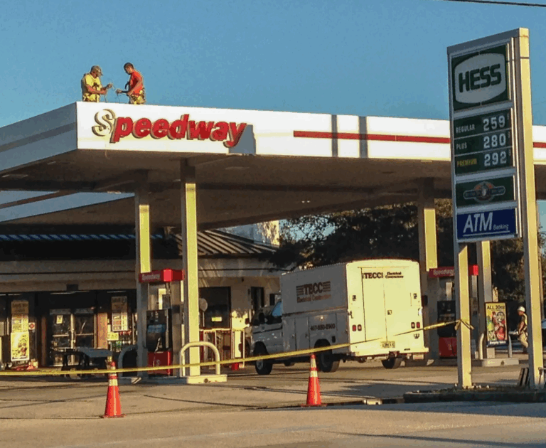 Image showing the transition from a Hess to a Speedway gas station